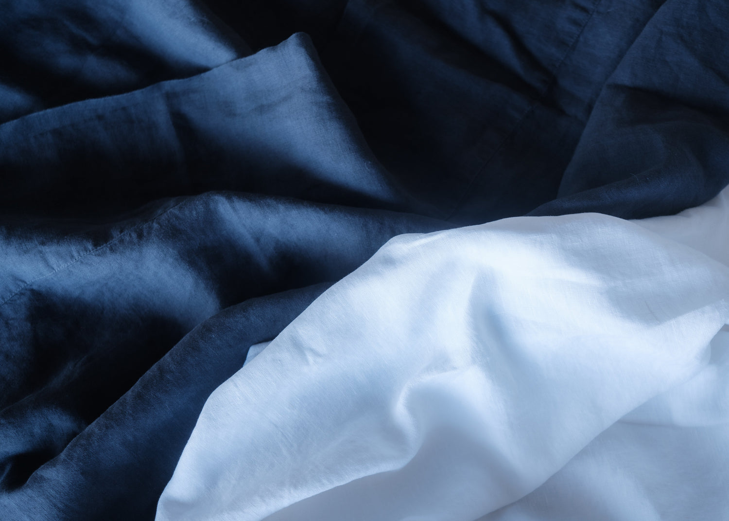 Lazy Sunday Mornings – Soft Sheets & Cozy Towels for Relaxed Living