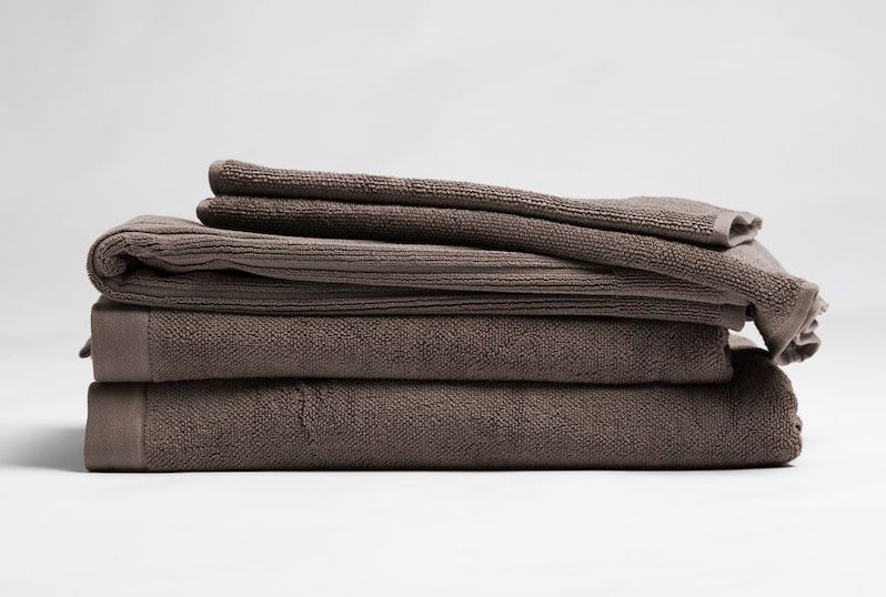 Picnic & Poolside – Easy-Care Towels & Bedding for Summer Fun