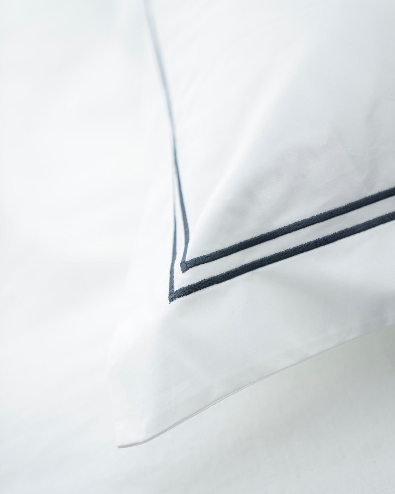 ecoLinen Daintree Tailored Navy edge